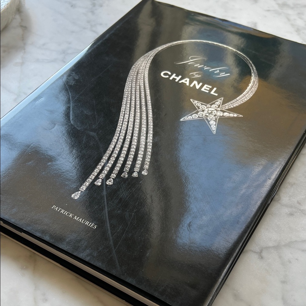 CHANEL Jewelry Book with Silver Star Design - Picture 10 of 10